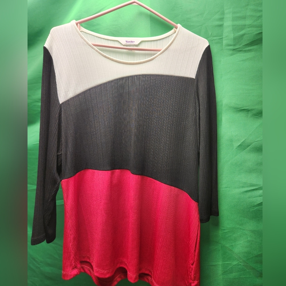Ladies 3/4 length sleeve shirt by Tan Jay   size medium in women's